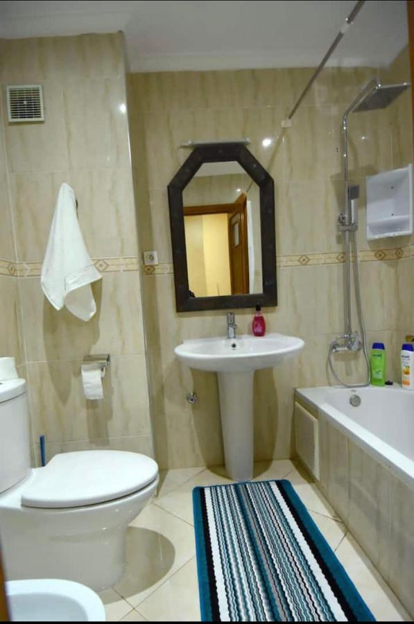 Appartement Elegant Et Climatise Au Centre Avec Terrasse - Proche Plage Et Attractions ! Tanger Eksteriør bilde